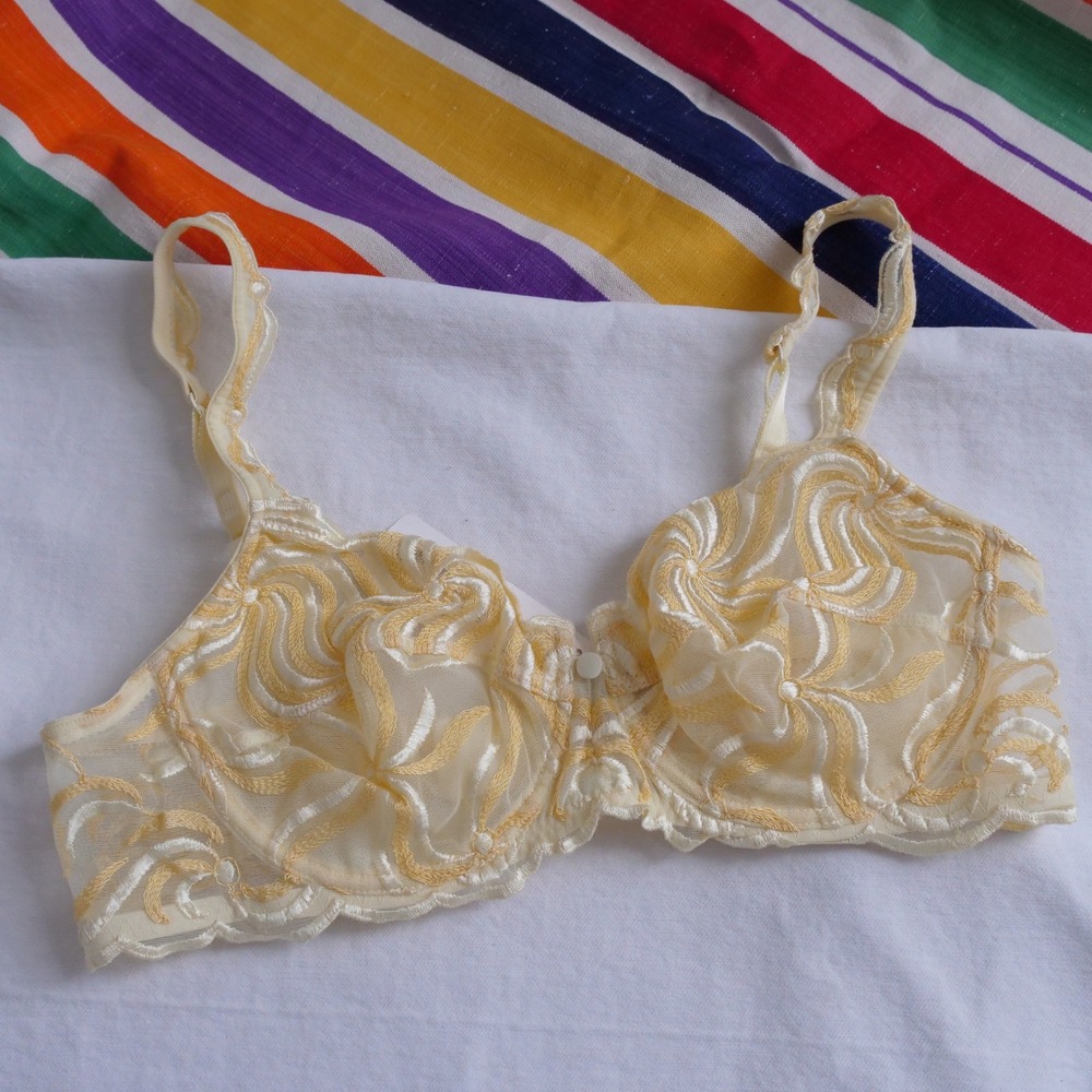 Deadstock y2k Lise Charmel light lemon yellow lace Demi cup bra
